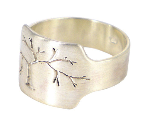 Pierced Tree (signet) by Melissa Baldock. A beautifully crafted ring blending timeless design with Australian artistry.
