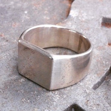 Standard signet ring by Sebastian Cilento. A bold, handcrafted men's ring featuring clean lines and Australian-made craftsmanship.