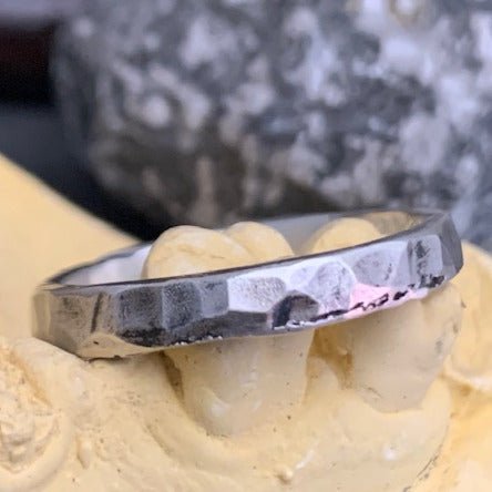 Narrow Chips ring by Unnon. Handcrafted in sterling silver, featuring a sleek, modern design with textured details for a unique and contemporary style.
