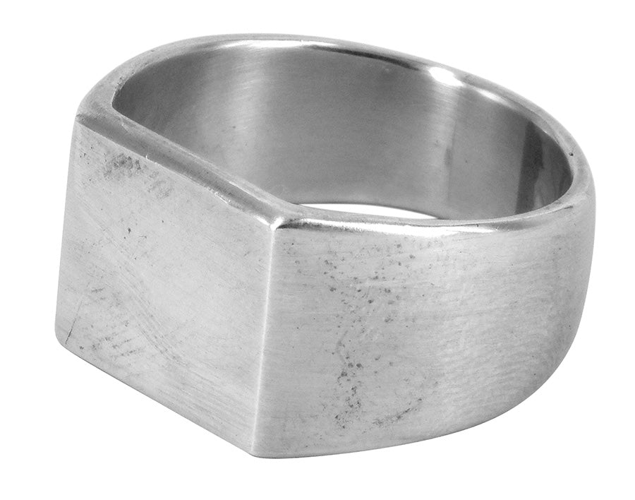 Standard by Sebastian Cilento. A beautifully crafted ring blending timeless design with Australian artistry.
