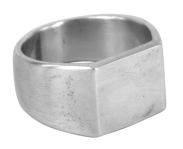 Standard by Sebastian Cilento. A beautifully crafted ring blending timeless design with Australian artistry.
