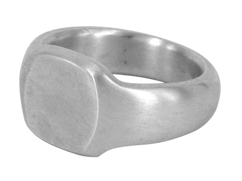 Square Signet by Sebastian Cilento. A beautifully crafted ring blending timeless design with Australian artistry.
