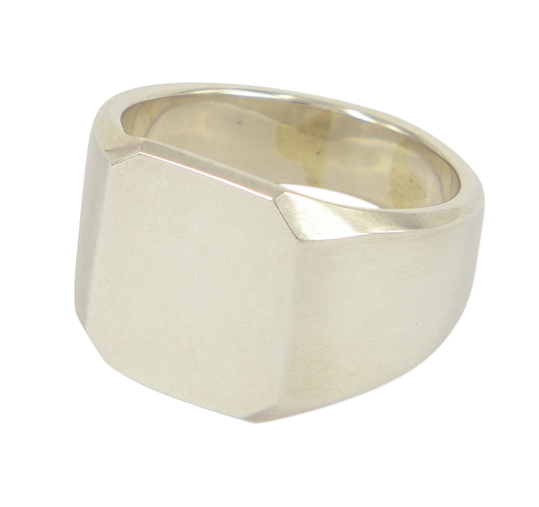 Big Brooklyn by Sebastian Cilento. A beautifully crafted ring blending timeless design with Australian artistry.
